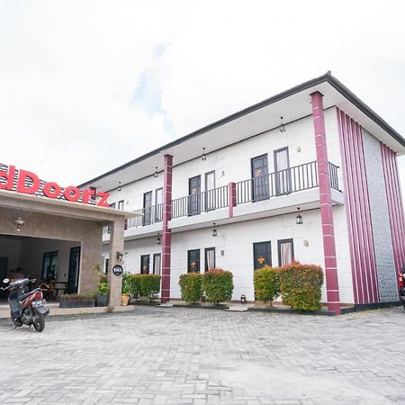 Reddoorz @ Wisma Pangrango Palangkaraya Exterior photo